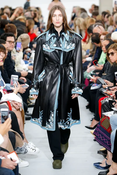 Look 24
